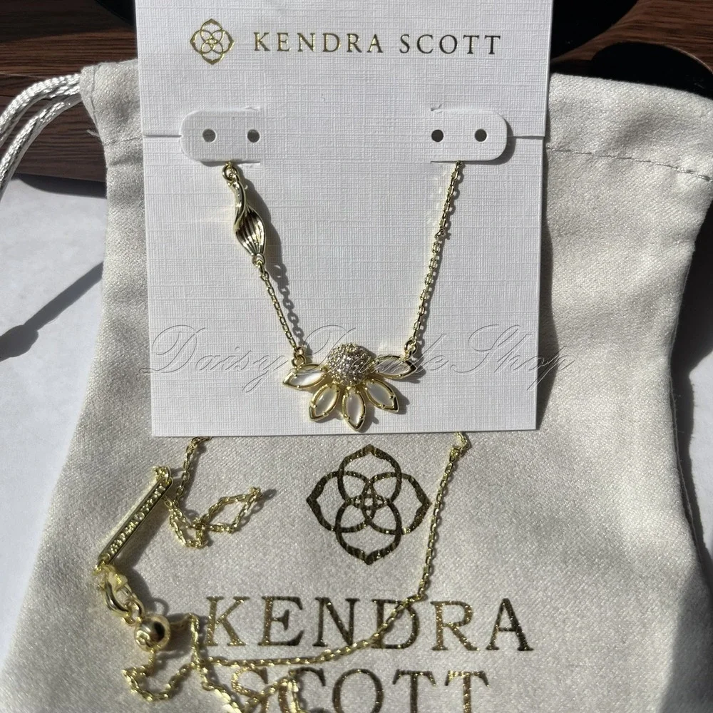 ✨New Kendra Scott Ivory Gold Plated Anya Flower Short Pendant Necklace 🌼